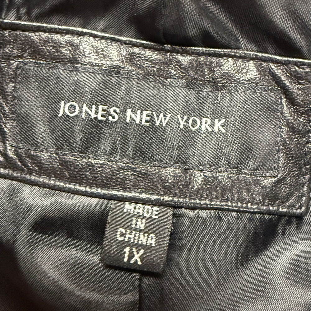 JONES NEW YORK LONG BLACK LEATHER BUTTON DOWN COAT - Picture 2 of 6